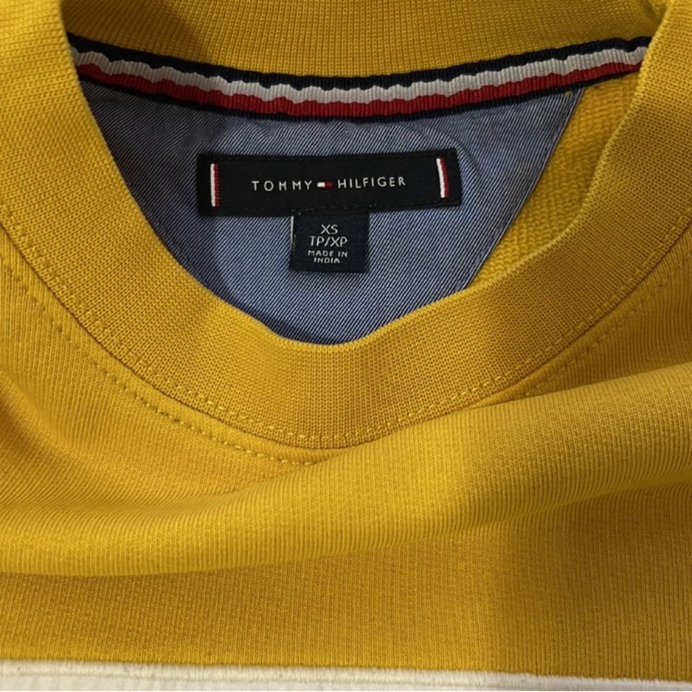 ‼️ Tommy Hilfiger yellow mustard crew neck sweater NYC size xs for fall months - Picture 4 of 4